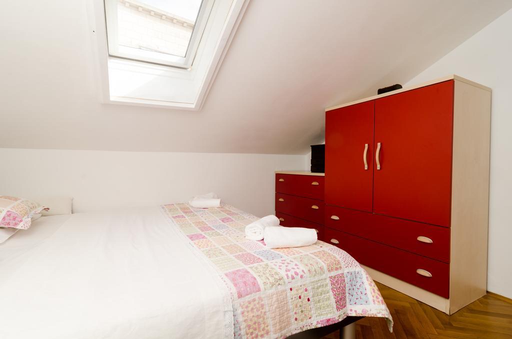 Apartment Mala Ana *
